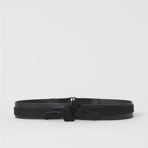 H&M NWT belt. Size M. Vegan leather.